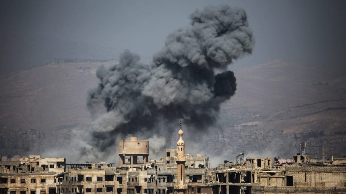 طائرات النظام تقصف أسراها في غوطة دمشق